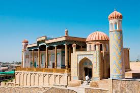 Samarqandning tarixiga va me'moriy  uziga xos bo'lgan ulkan binolariga sayohat.